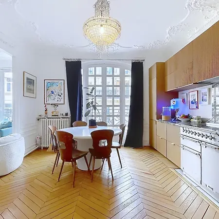 Appartement Beautiful Family Flat Near Arc De Triomphe Parijs